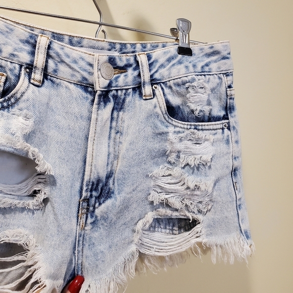 SWS Denim Co. High Rise Distressed short size 3 - Picture 4 of 13